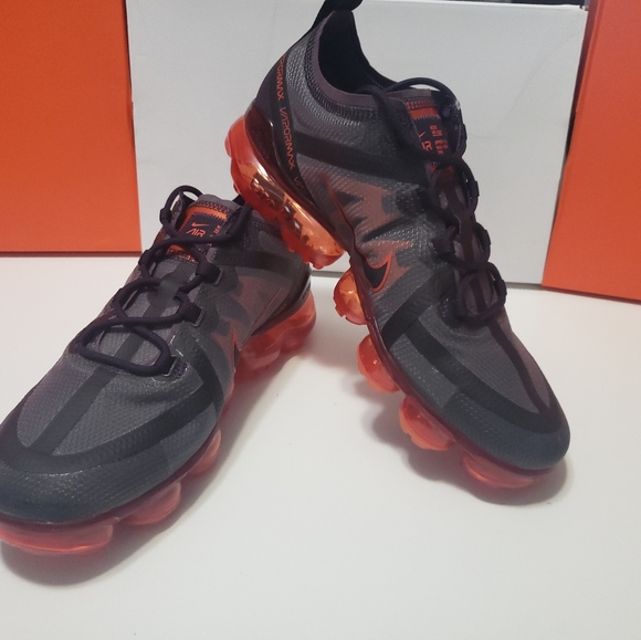 Nike Vapormax - Picture 2 of 4